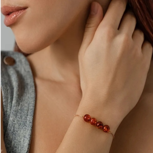 Браслет из позолоченного серебра с янтарем